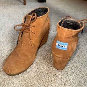 TOMS Women's Brown Suede Wedge Booties